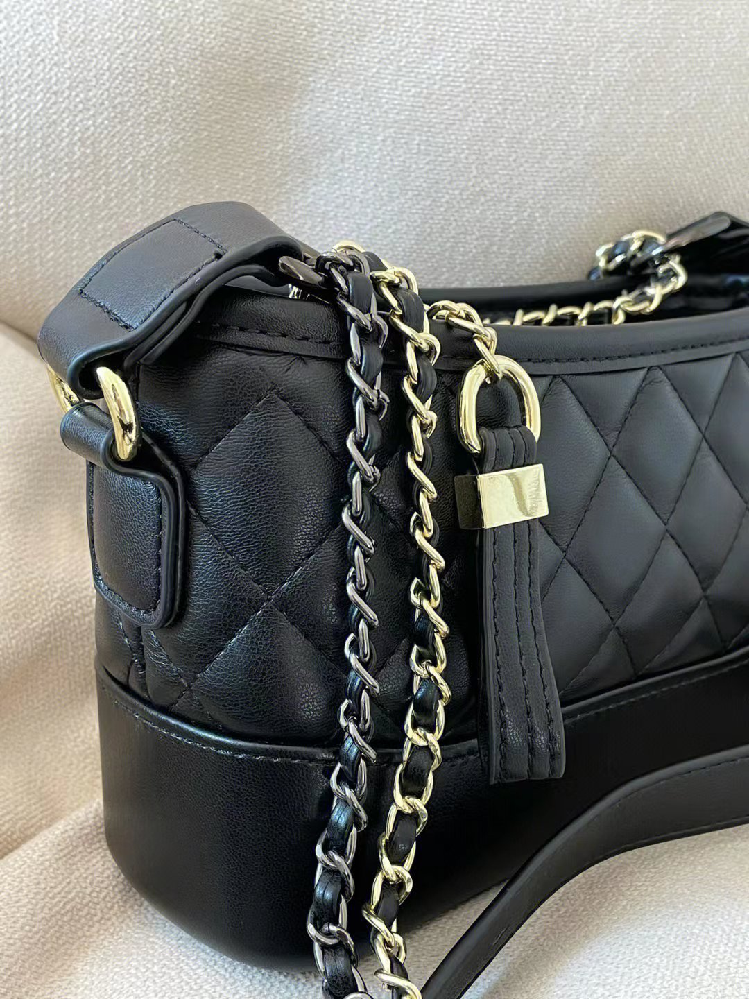 Xiaoxiangfeng Women's 2024 New Small Chain Wandering Texture Diamond Grid Shoulder Versatile Crossbody Bag_voghion.com