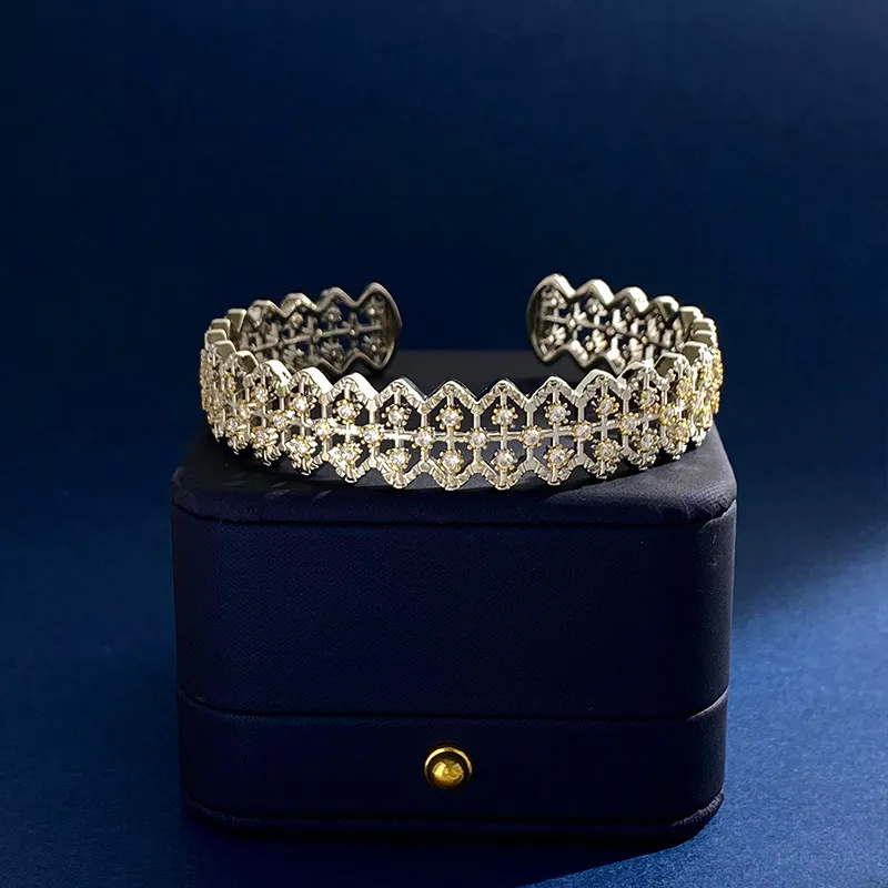 Italy Hollow Clover Designer Bangle Bracelet For Women Sier Bling Lace Sparkling Dia Gold Plated Retro Vintage C_voghion.com
