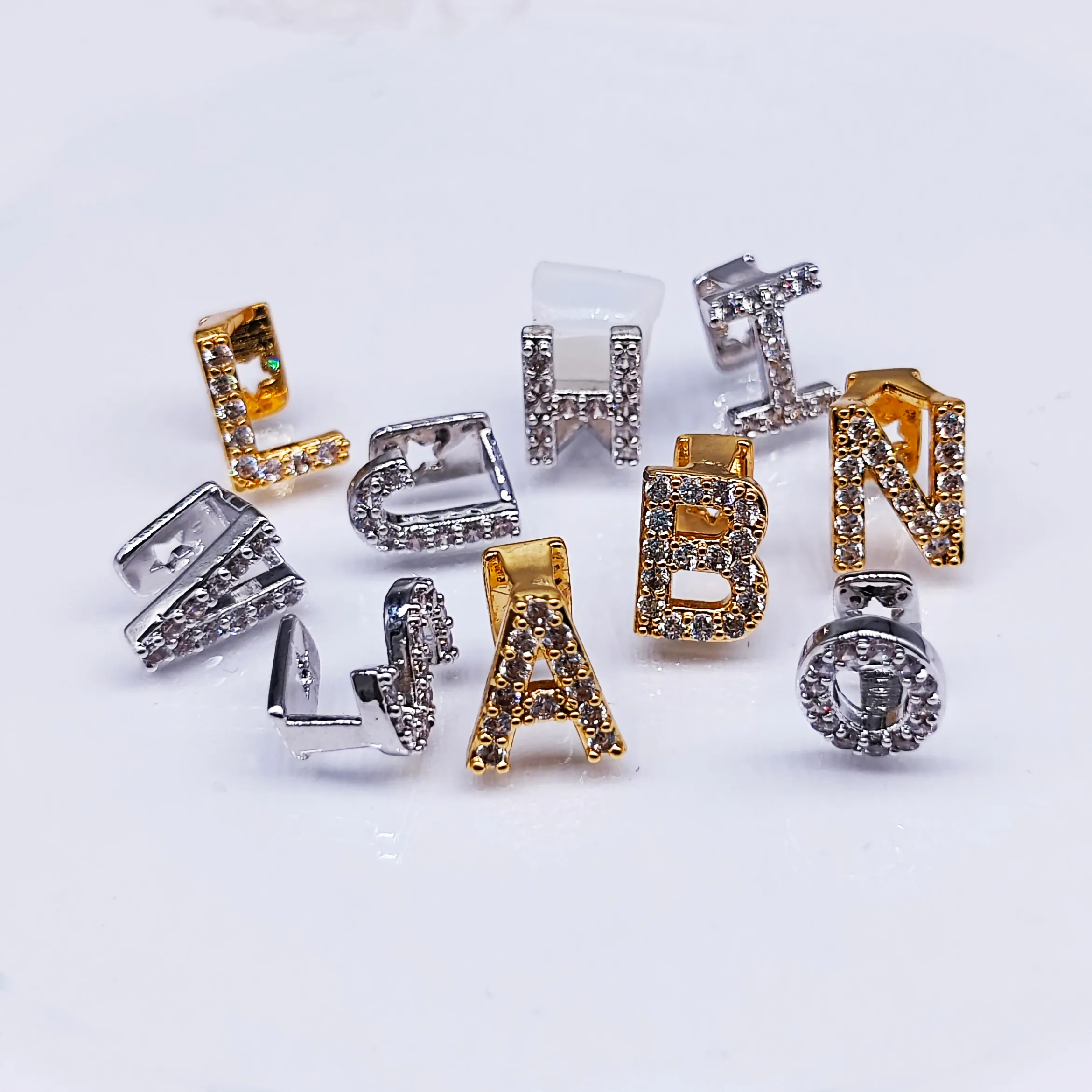 Weißgold Iced Out A-Z Custom Letter Grillz Volldiamant DIY Fang Grills Untere Zahnkappe Hip Hop Dental Mund Zähne_voghion.com
