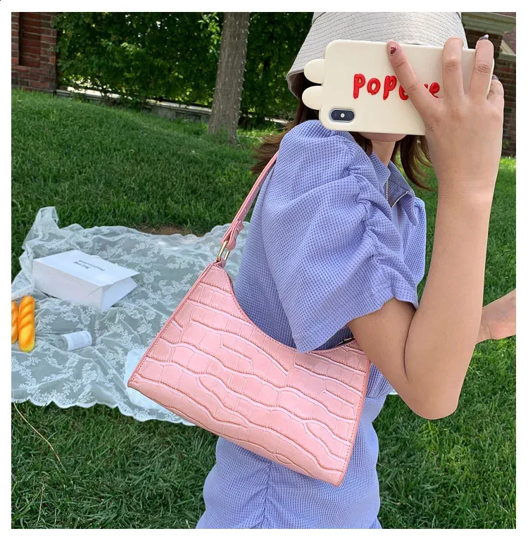 Fashion Exquisite Shopping Bag Retro Casual Tote Shoulder Bags Female Leather Solid Color Chain Handbag for Women 241120_voghion.com