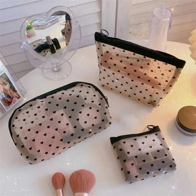 Estuche de malla con estampado en forma de corazón para cosméticos, neceser de maquillaje, bonito estuche transparente con cremallera, color negro, fácil de llevar, Y241023_voghion.com