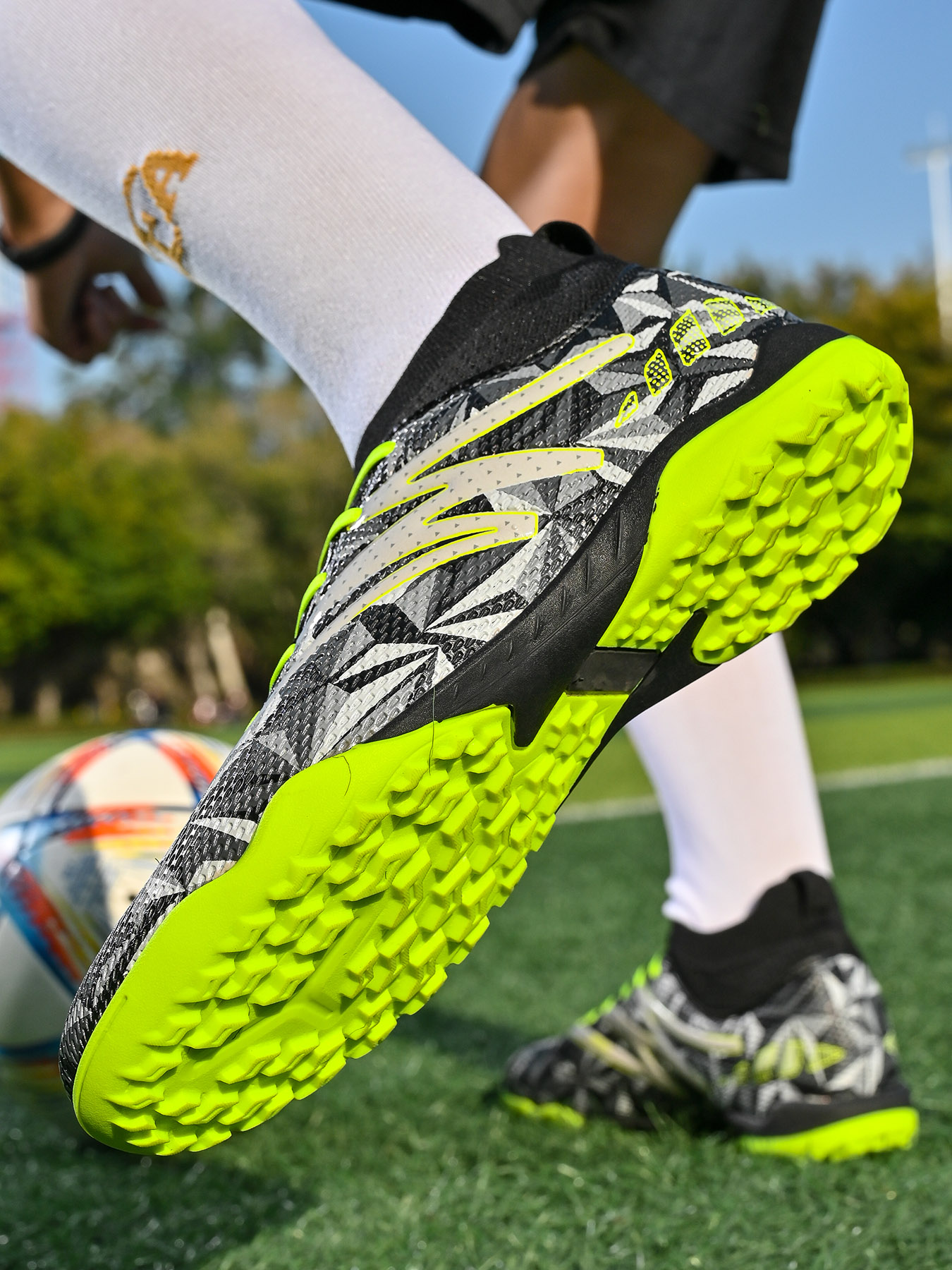 Nieuwe professionele voetbalschoenen lange spikes enkel voetbalschoenen FG antislip ultralichte heren ademende buitensport_voghion.com