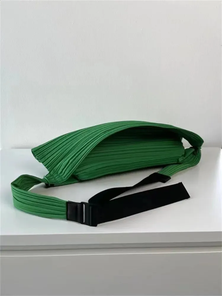 GVUW Modische, plissierte Messenger-Tasche für Damen, einfarbig, vielseitig, lässig, für den Außenbereich, Urlaubstasche, Simplicity 2024, 32C1131_voghion.com