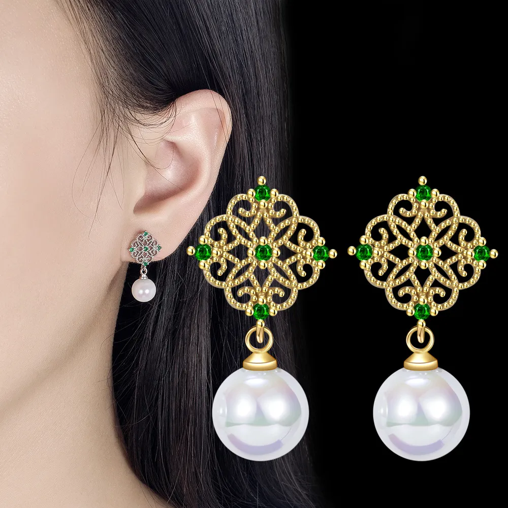 Chic Women's Designer Pearls - Gold Crystal Accented Stud Earrings In High-Grade Silver_voghion.com