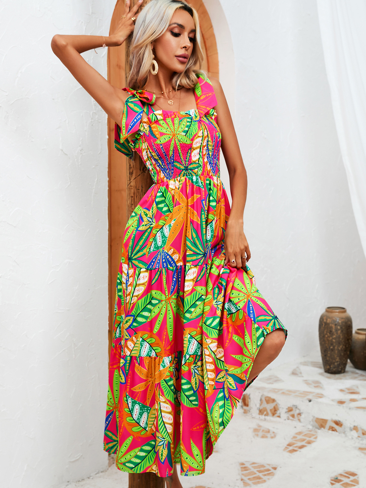 Damenkleid „2024 Summer“ mit Blattmuster und Wickeldesign und Bindeband_voghion.com