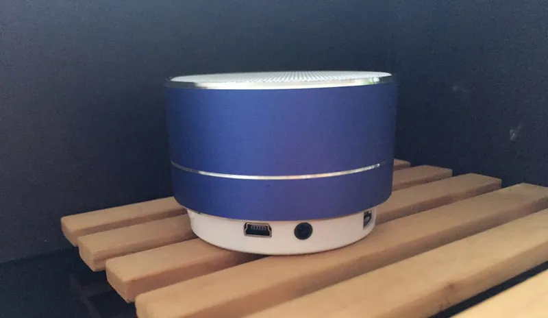 100 pezzi A10 altoparlanti wireless Bluetooth in lega di alluminio, mini altoparlanti portatili in metallo per esterni con luci a LED per telefono_voghion.com