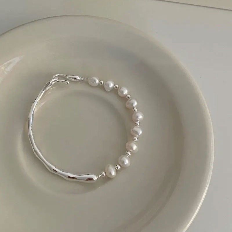Braccialetto irregolare barocco in argento sterling di vendita calda, semi-braccialetto di perle d'acqua dolce, placcato in oro bianco, gioielli raffinati_voghion.com