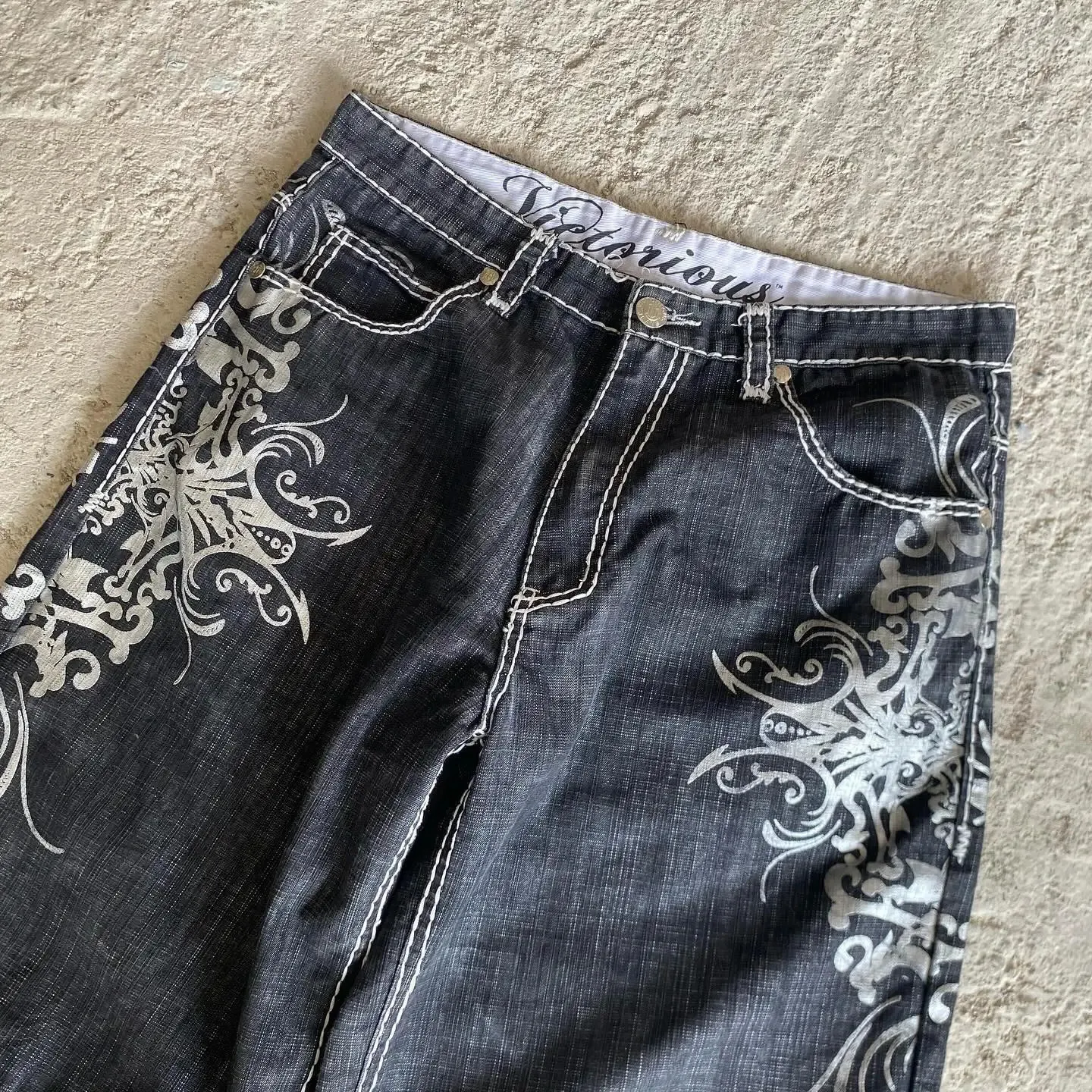 Pantaloncini larghi con ricamo motivo gotico retrò America Y2k Personalità Stampa N Casual Denim Short Moda Uomo Donna Jorts_voghion.com