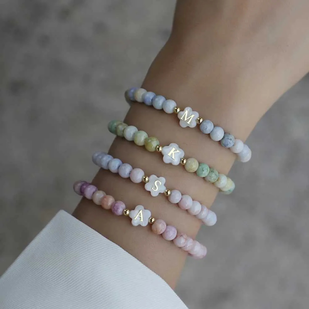 Chaîne 2023 Nouvelle Fleur Et Lettre Hexagonale Initiale Bracelet À Breloques En Perles Colorées Pour Femmes Bijoux CadeauL24_voghion.com