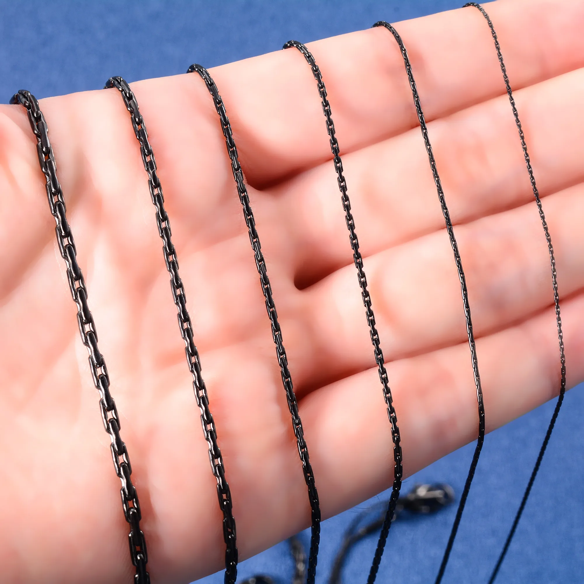 Collana a catena in acciaio inox nero da donna minimalista_voghion.com