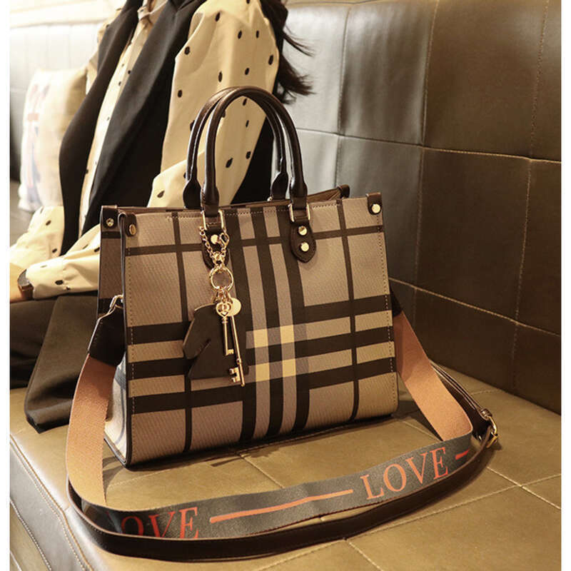Borsa a spalla donna in stile tote a quadri, borsa grande capiente_voghion.com