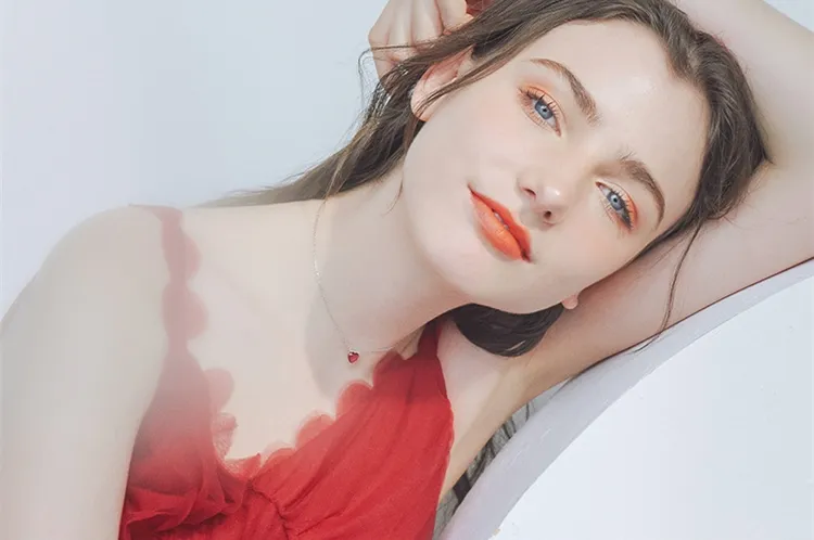 Collana con pendente cuore rosso elegante gioiello di tendenza_voghion.com