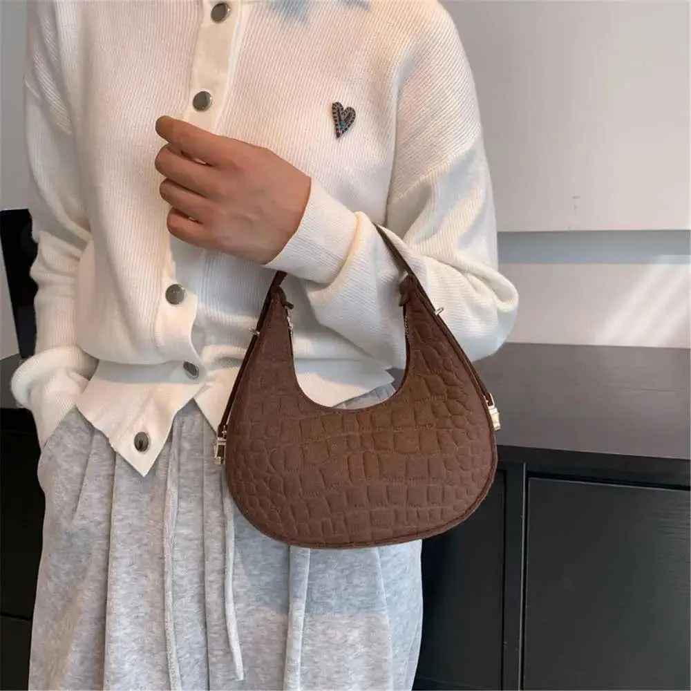 2024 New Alligator Pattern Shoulder Womens Small Handle Lower Arm Clutch Crescent Saddle Handbag Garbage Bag Y241123_voghion.com