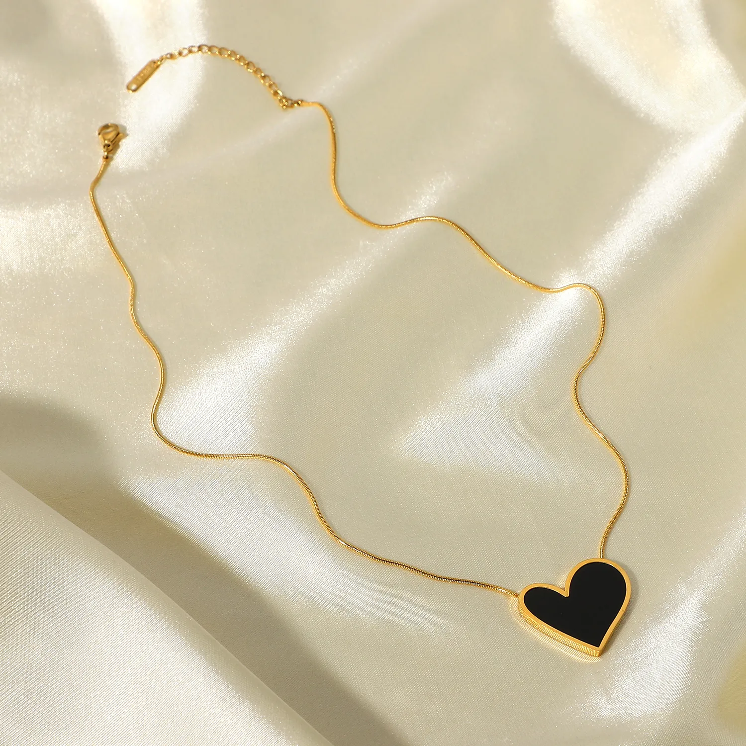 Catene Stile Vintage Placcato Oro Nero Cuore Irregolare Collana Regalo Acciaio Inossidabile Smalto Pendente Per Le Donne_voghion.com