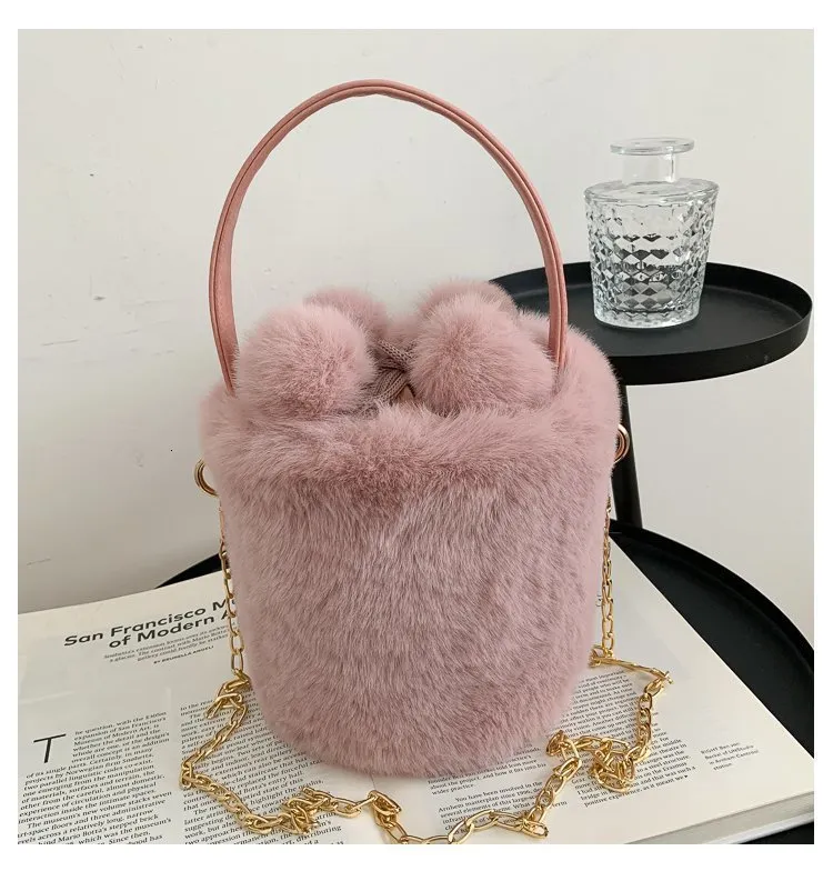 Sac à main en peluche avec cordon de serrage et boule de laine antivol, sac à bandoulière à une épaule, sac seau à la mode pour femmes 240820_voghion.com