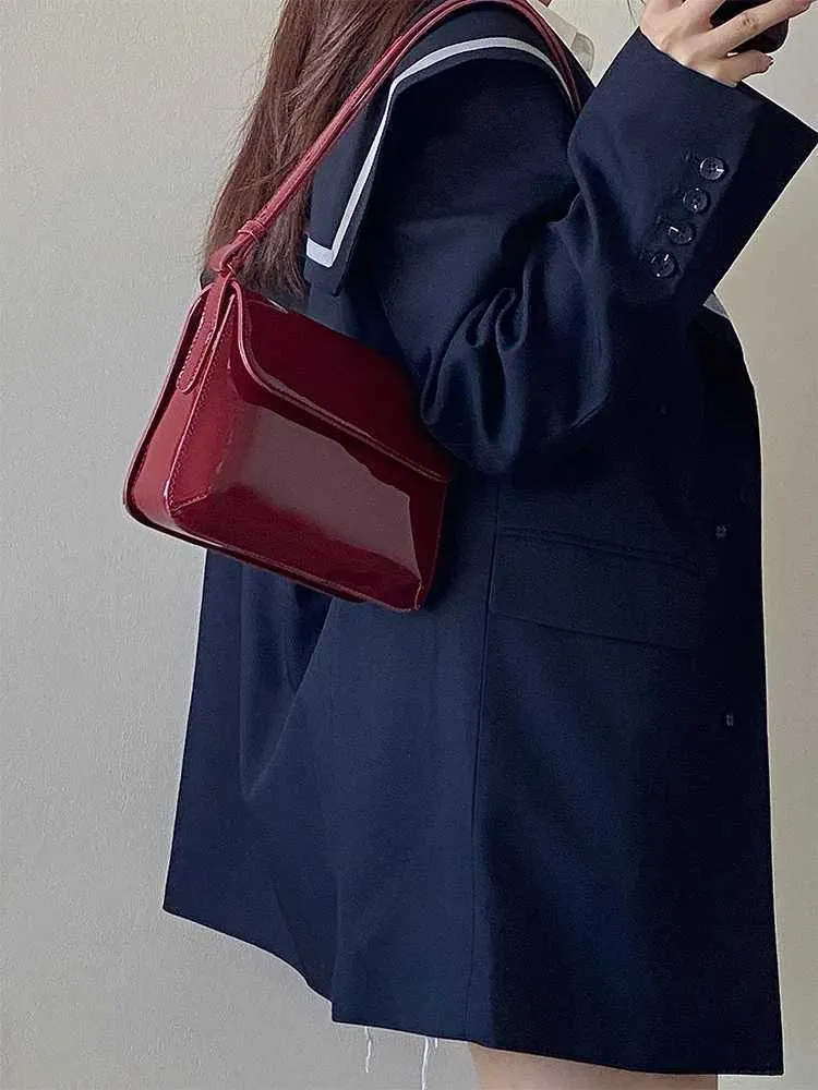Weinrot PU Unterarm 2023 Neue Damen Vintage Lack Leder Glänzende Schnalle Einzelne Schulter Tasche Elegante Crossbody Ba241210_voghion.com