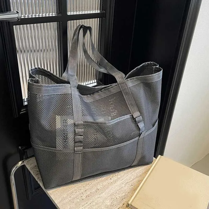 Hollow large capacity makeup storage womens multifunctional mesh shoulder travel transparent beach bag Y241011_voghion.com