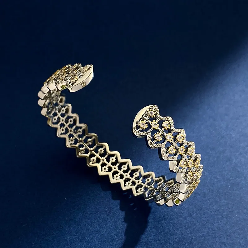 Italy Hollow Clover Designer Bangle Bracelet For Women Sier Bling Lace Sparkling Dia Gold Plated Retro Vintage C_voghion.com