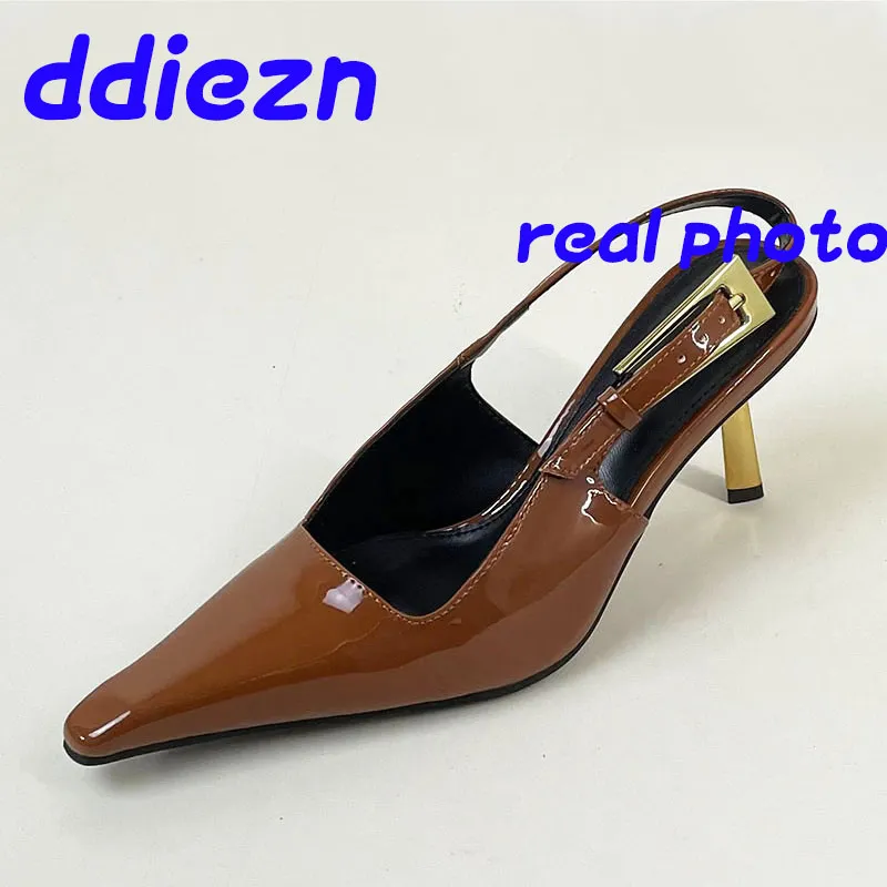 Sapatos de salto alto femininos com fivela de metal, bico fino, sandálias femininas, calçado marrom Ce88_voghion.com