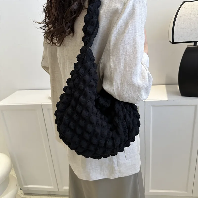 Borsa a tracolla trapuntata imbottita sotto le ascelle da donna, con pieghe a bolle, secchiello, borsa firmata, arricciata, nuvola, shopping_voghion.com