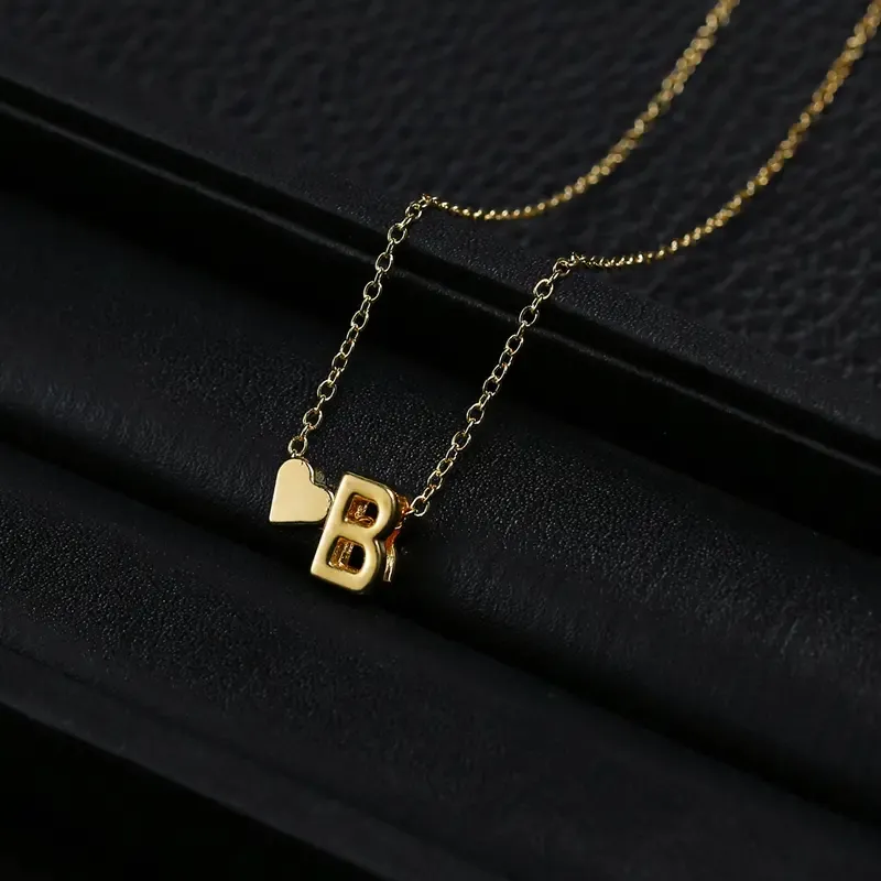Collier simple à la mode avec 26 lettres anglaises et chaîne de clavicule courte en forme de cœur de pêche sauvage_voghion.com