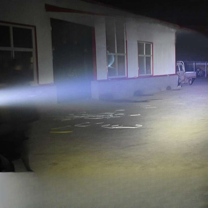 Akutoitel töötavad välised LED-esituled, tugevate ülieredate mootorratta prožektoritega, esituled_voghion.com