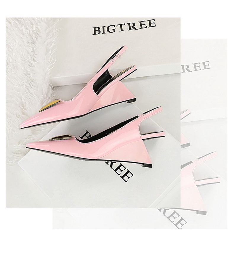 Scarpe da donna in stile 1097-K55 con tacco alto e slingback, cinturino posteriore traforato in vernice, punta bassa e appuntita_voghion.com