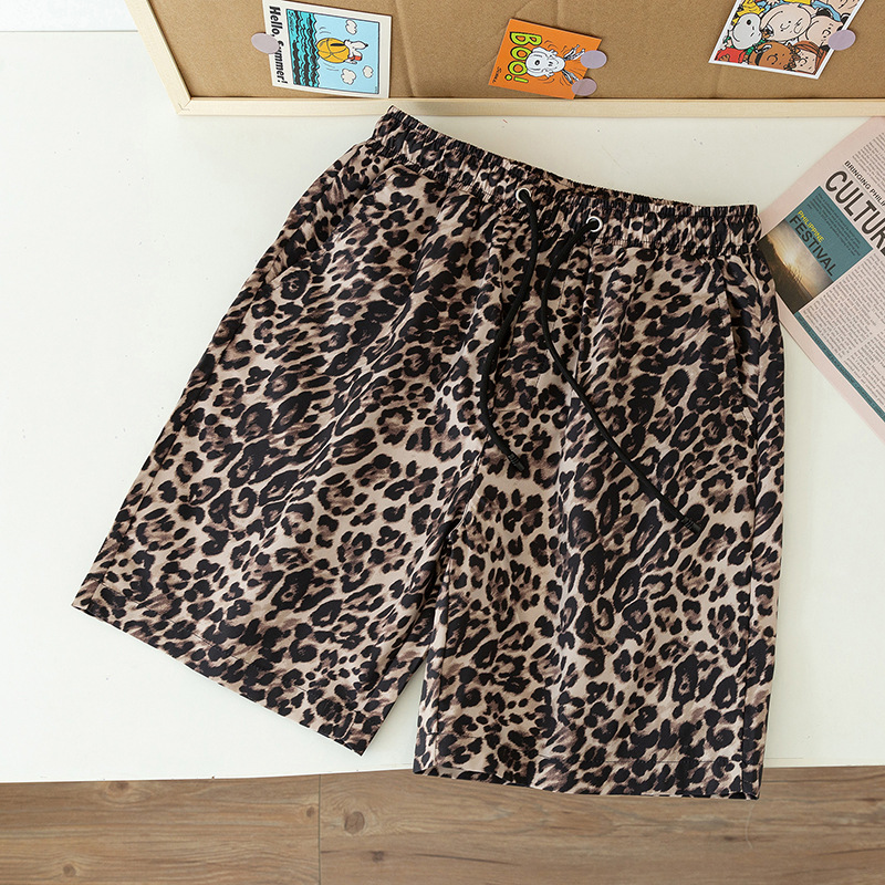 Vêtements pour hommes été 5 points imprimé léopard shorts hommes vêtements d'extérieur décontractés pantalons de plage couple mode 5 points pantalons shorts tendance_voghion.com