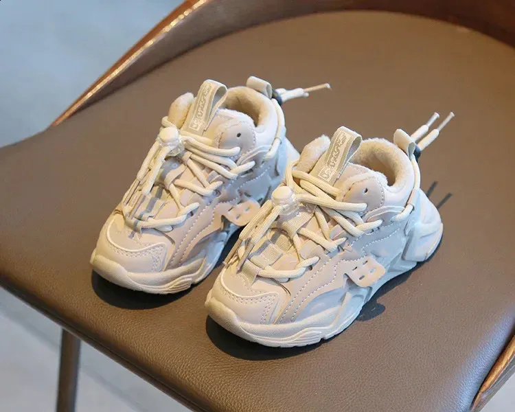 2024 Moda Peluche Corto e Grasso Impermeabile Ragazzi Comode Ragazze Corsa Antiscivolo Bambini Scarpe Sportive 240912_voghion.com