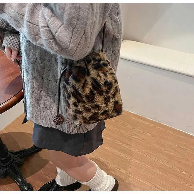 Borsa a secchiello leopardata da donna borsa a tracolla in velluto_voghion.com