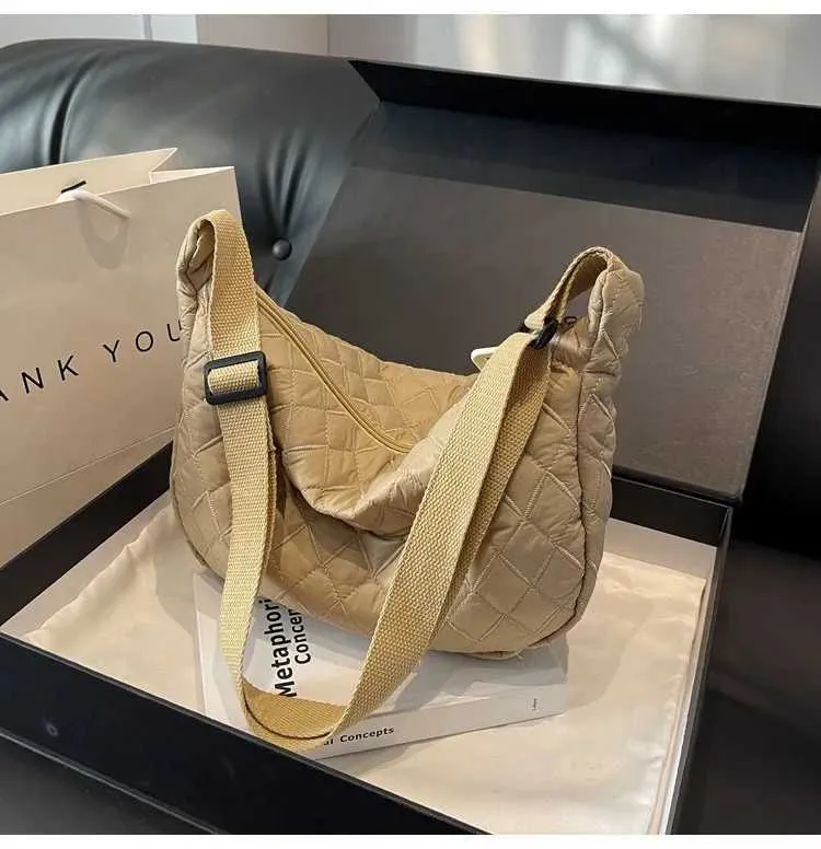 Sac à bandoulière rétro en nylon pour femmes, sac à main décontracté et étanche pour sans-abri, literie pour femmes, grande capacité, Y241123_voghion.com