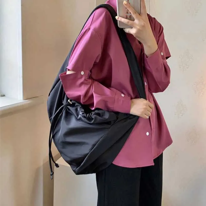Borsa a tracolla da donna in nylon di grande capacità, leggera, casual, tinta unita, con tracolla, hobo bag firmata C241211_voghion.com