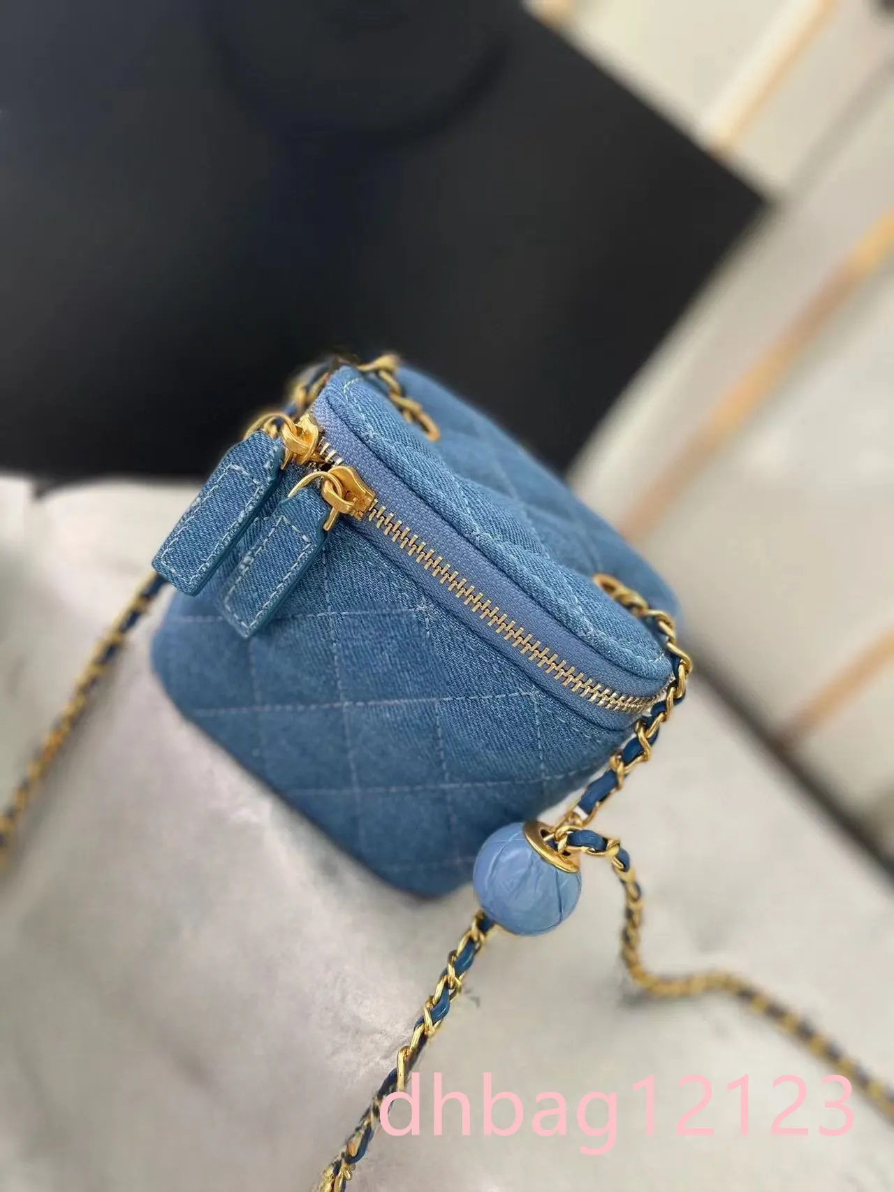Borsa da designer, piccola scatola per il trucco, in denim, in pelle di pecora, con perle schiacciate, pallina dorata, accessori in metallo, borsa a mano con spalla inclinata, rossetto_voghion.com