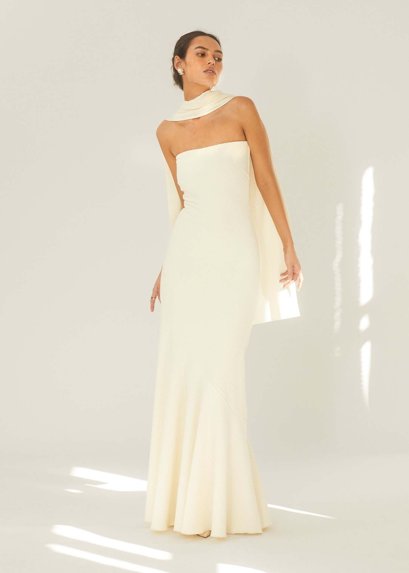 Women's skim-back fishtail pleated dress strapless line-neck skirt_voghion.com