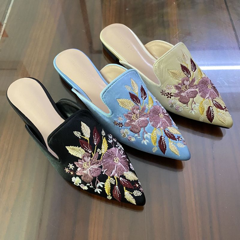 Chengmei Foot Anti slip Women's Single Embroidered wer Flat Bottom Pointed Muller Slippers Wrapped Head Outer Wearing_voghion.com