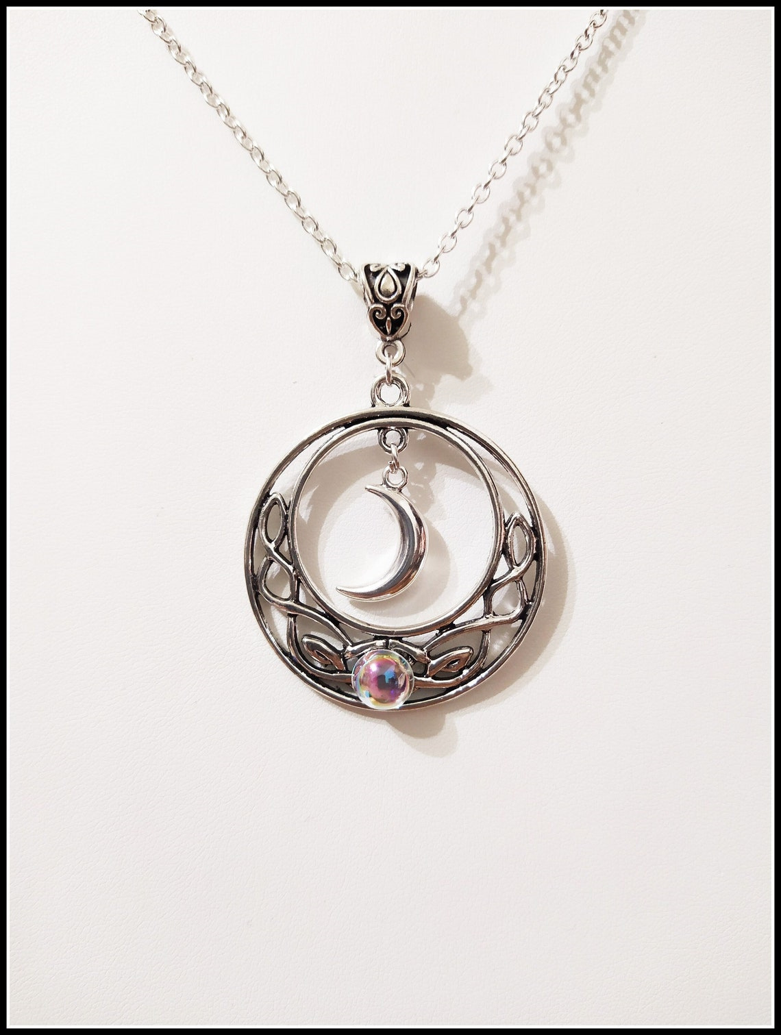 Gioielli e accessori: collana con mezzaluna, gioielli con luna, ciondolo con nodo celtico_voghion.com