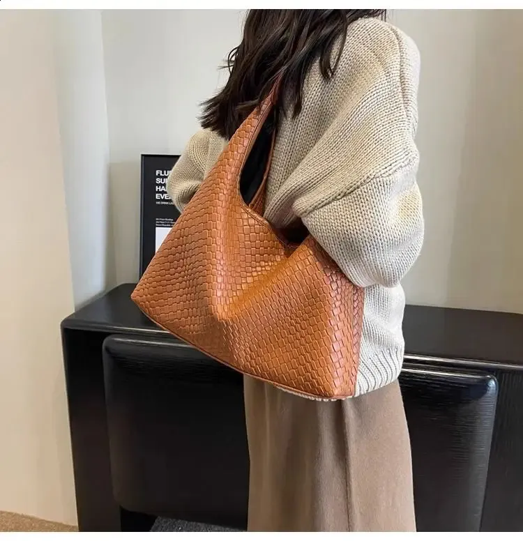 2024 The Style H7 Network Celebrity Weave Woven Carrying Borsa a tracolla grande capacità da donna alla moda retrò 240820_voghion.com