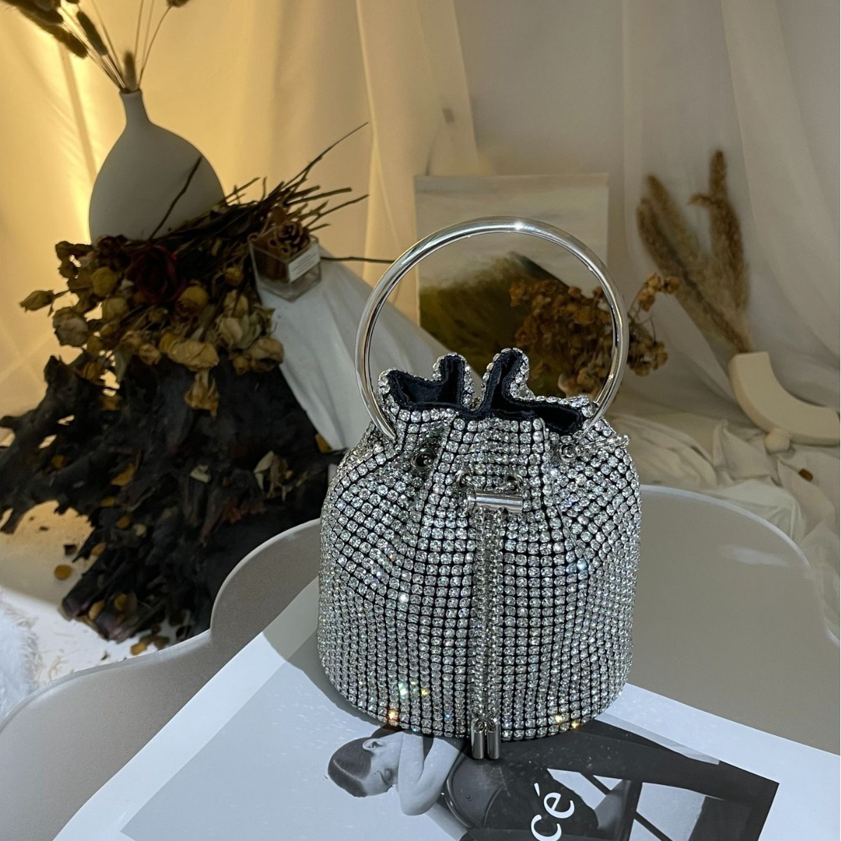Borsa a tracolla versatile, borsa da sera con tracolla, borsa a secchiello, borsa da sera con strass intarsiati, per donna_voghion.com
