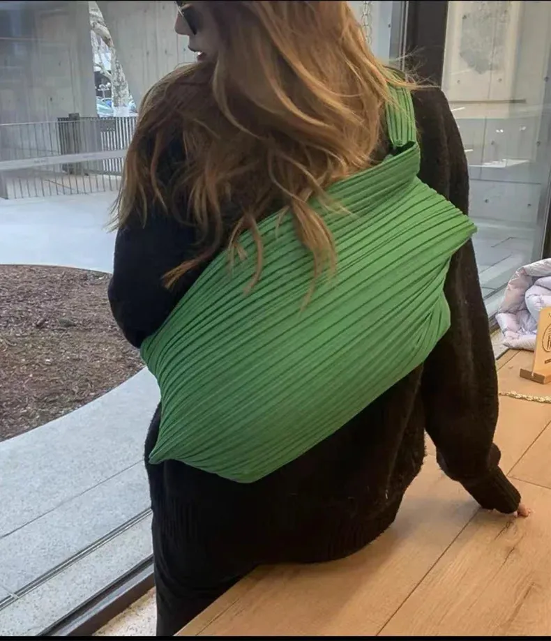 GVUW Modische, plissierte Messenger-Tasche für Damen, einfarbig, vielseitig, lässig, für den Außenbereich, Urlaubstasche, Simplicity 2024, 32C1131_voghion.com