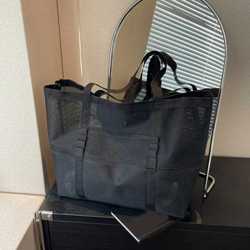 Hollow large capacity makeup storage womens multifunctional mesh shoulder travel transparent beach bag Y241011_voghion.com