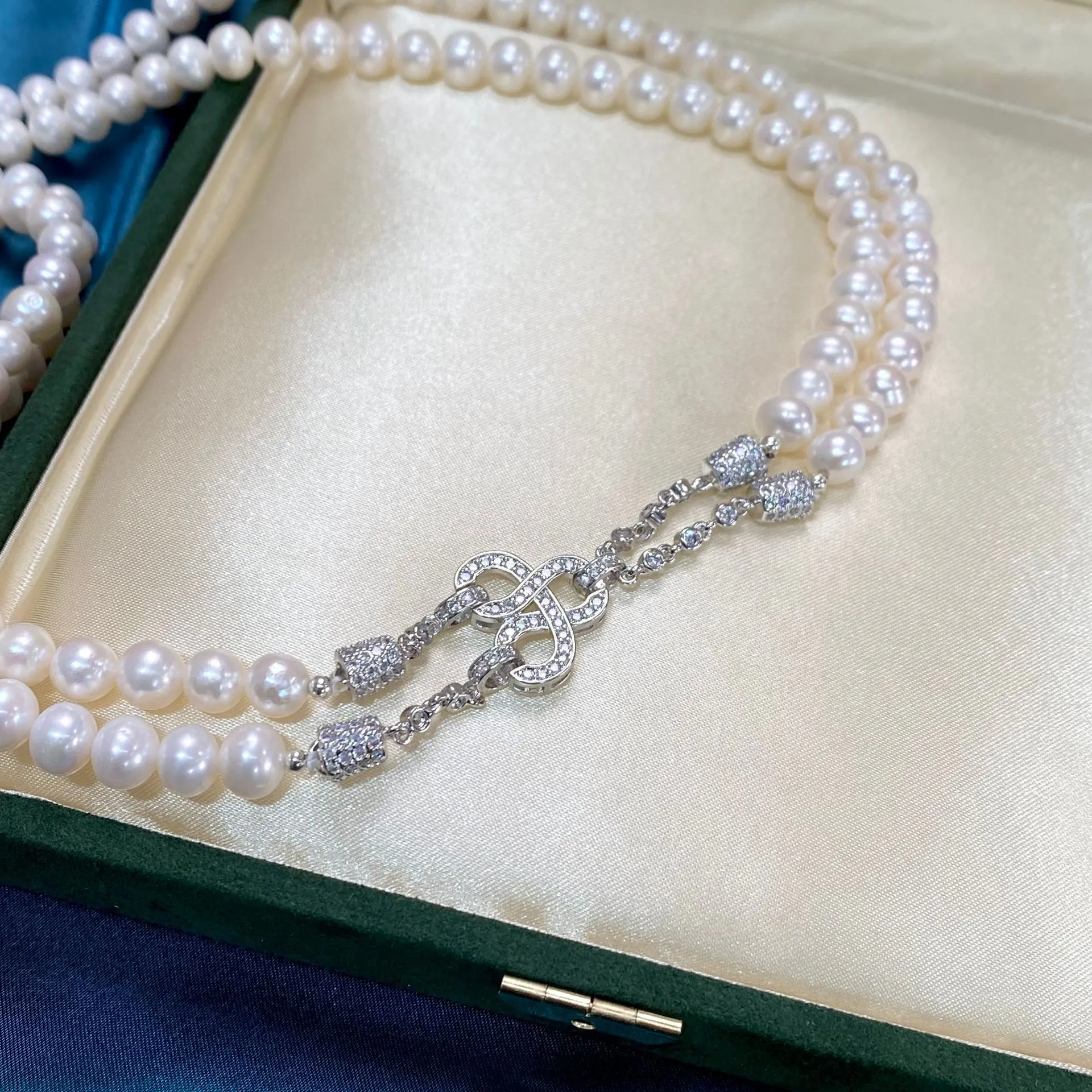 Chaînes 2 rangs de perles d'eau douce blanches rondes 8-9 mm collier 60 cm FPPJ perles en gros nature_voghion.com