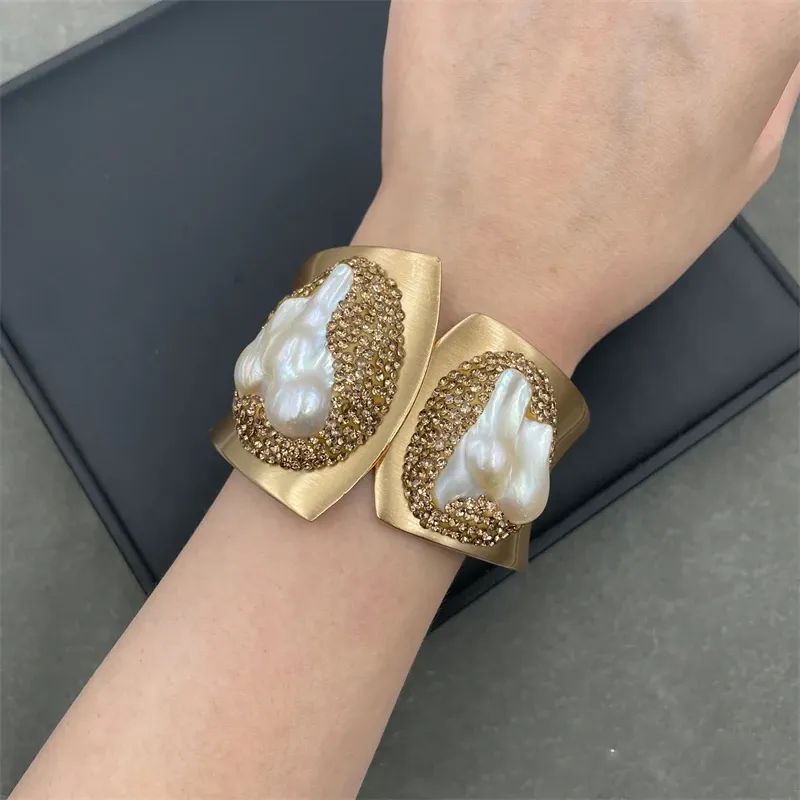 Baroque Freshwater Pearl Cuff Bracelet For Women Irregular Pearl_voghion.com