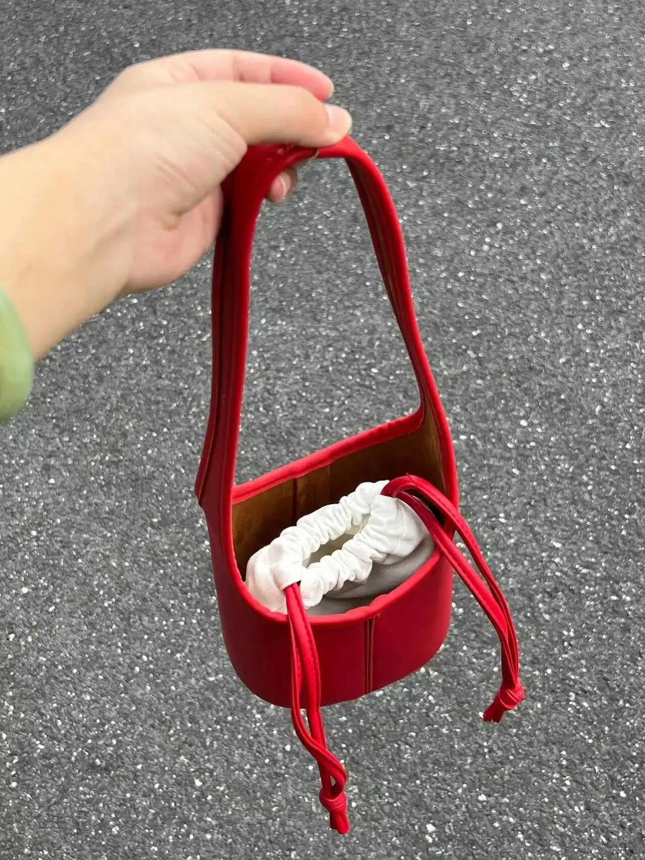 Koreanischer minimalistischer Kordelzug-Design-Wassereimer, rot, künstlerisch, lässig, handgehaltene Umhängetasche, Gemüsekorb, Mutter und Kind_voghion.com