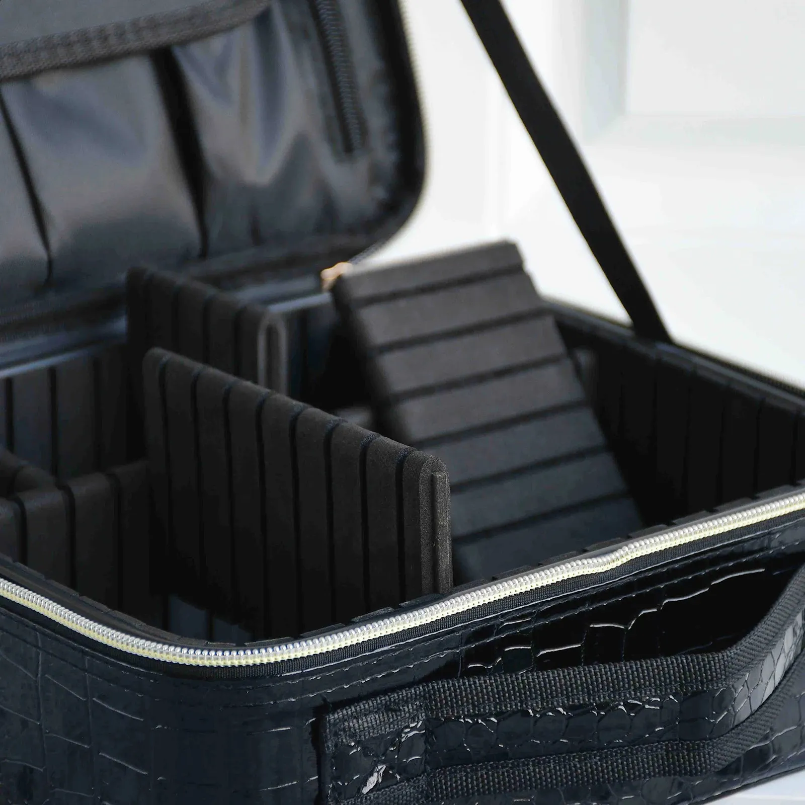 Trousse de maquillage en cuir PU pour femme, trousse de voyage multifonctionnelle et portable pour ranger le maquillage 241220_voghion.com
