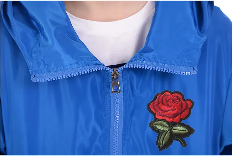 Windbreaker jacka för herr och dam med rosenmönster_voghion.com