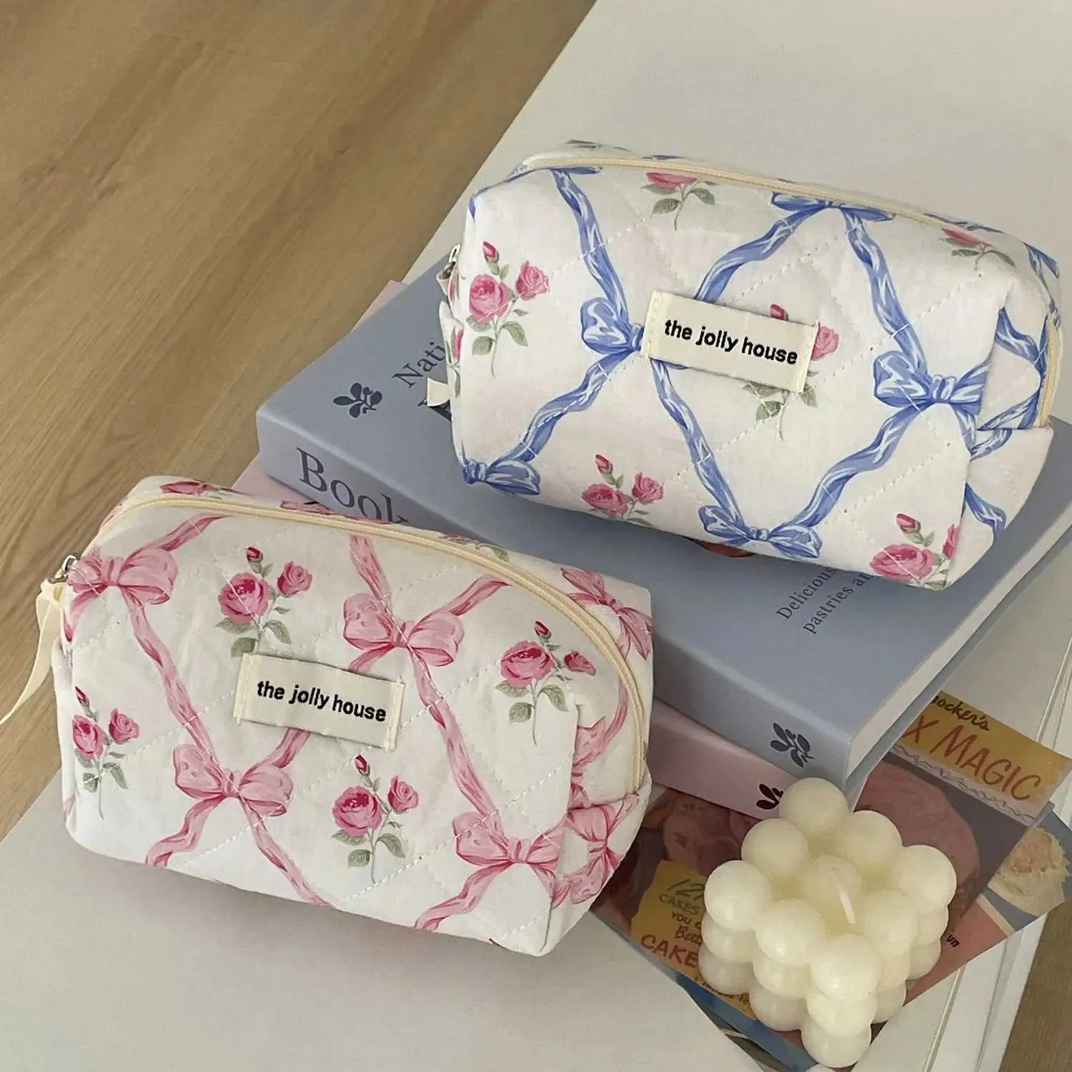 Niedliche Schleife, gesteppte Baumwolle, Reißverschluss, Make-up-Organizer, Handtasche, tragbare Toilettenbox für Damen, Y241023_voghion.com