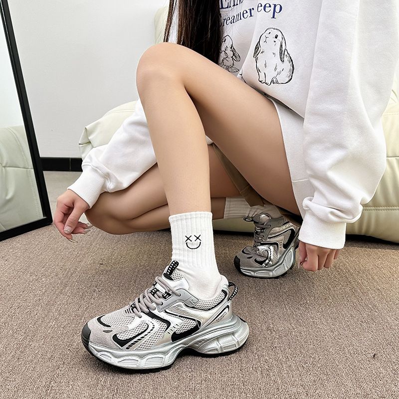 Papà per le donne nella primavera del 2024, suole spesse versatili, famose su Internet, super popolari, piedi in mostra,_voghion.com