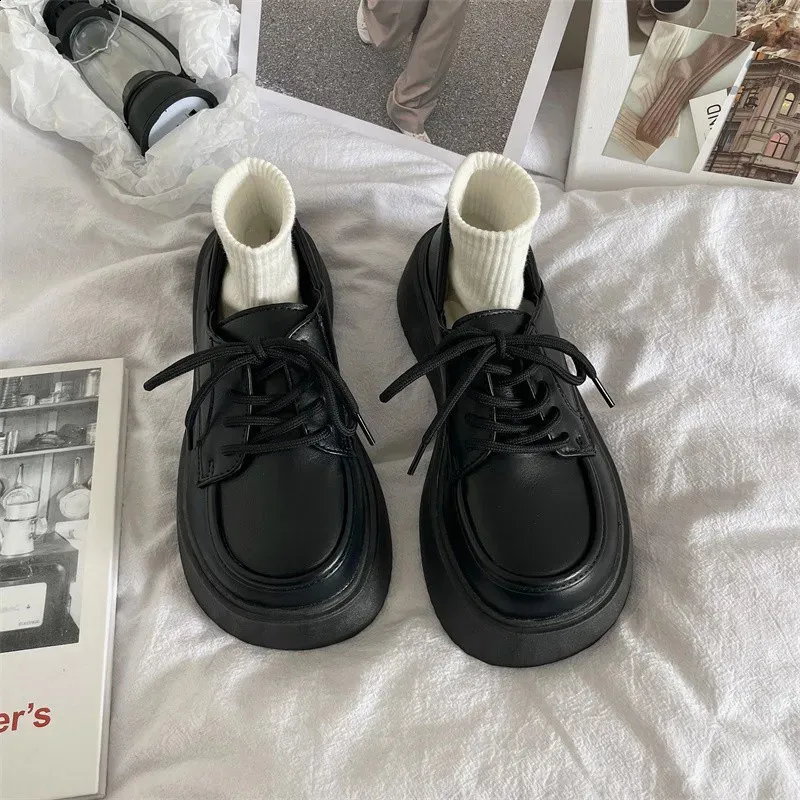 Chaussures pour femmes Sabots plateforme entièrement assortis en laine et fourrure style britannique Oxford crawg rétro coulissant préfabriqués en cuir 240904_voghion.com