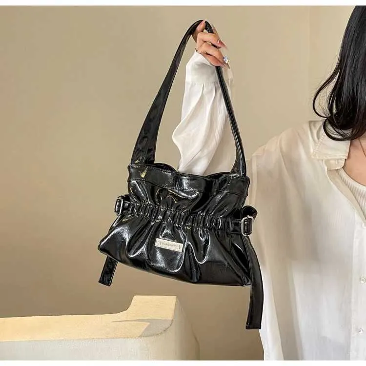 Borse da donna in pelle con manico, solide e morbide, con tasche larghe, capienza grande, versatili, da spalla, da donna, sottobraccio_voghion.com