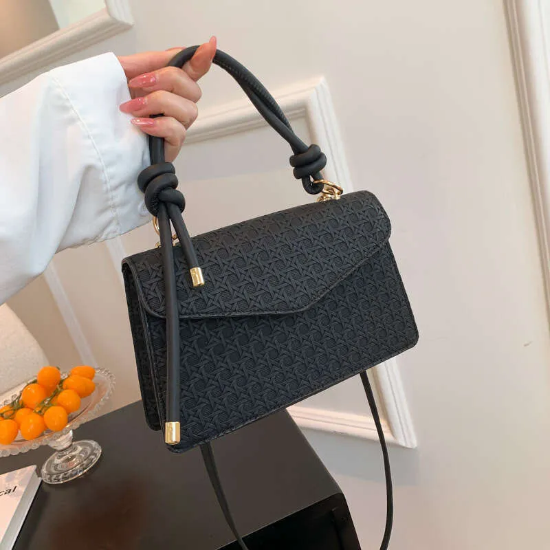 Crossbody Shoulder Handbag With Diamond Lattice Quilted Pattern_voghion.com